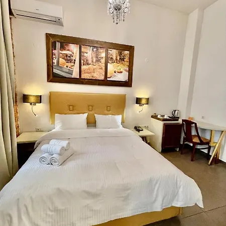 Augustos سالونيك