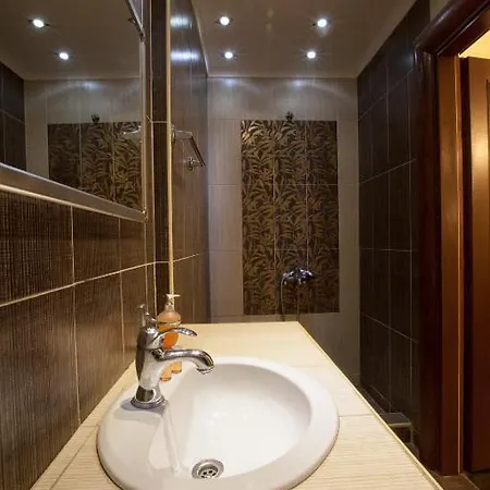 Augustos 3* سالونيك