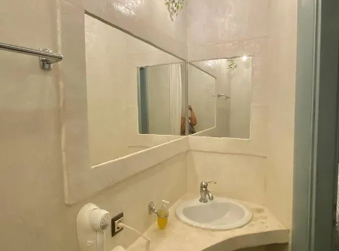 Отель Augustos 3*