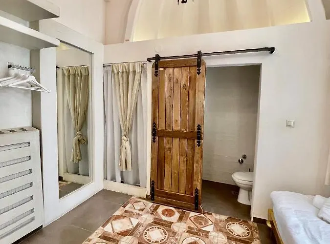 Отель Augustos 3*