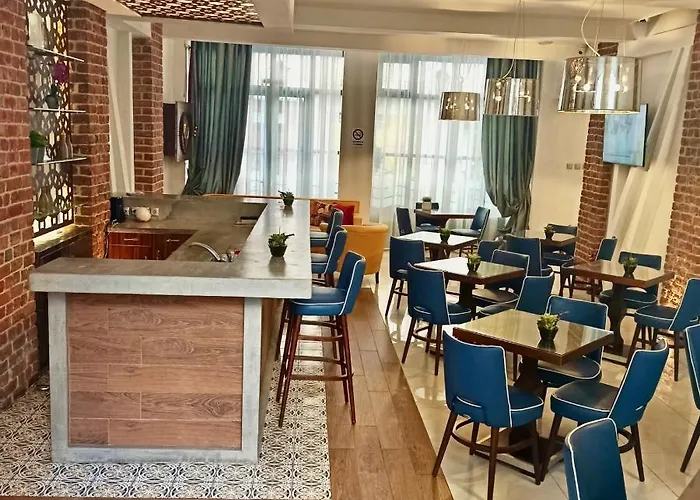 Отель Augustos 3*