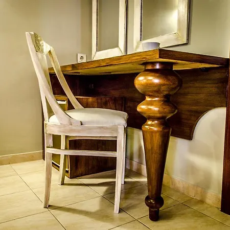 Augustos Hotel 3*