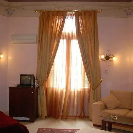 Augustos Hotel