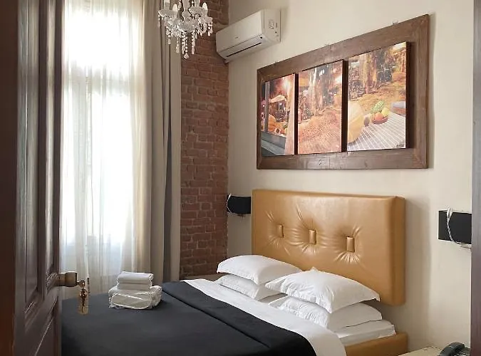 Augustos Otel Selanik