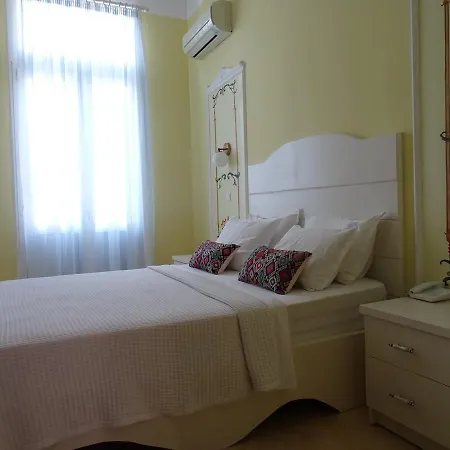 Augustos Hotel